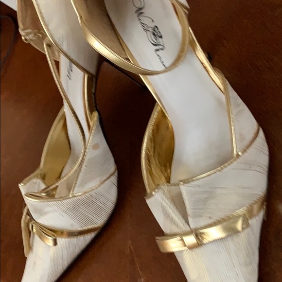 Shoe’s - Picture 4 of 7